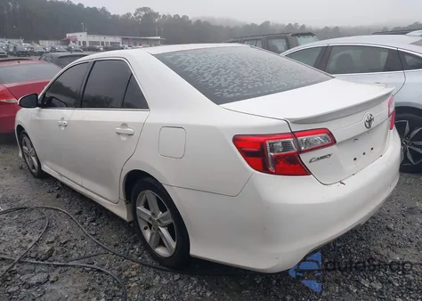 2013 Toyota Camry Se z USA, uszkodzony, nr VIN 4T1BF1FK4DU720420